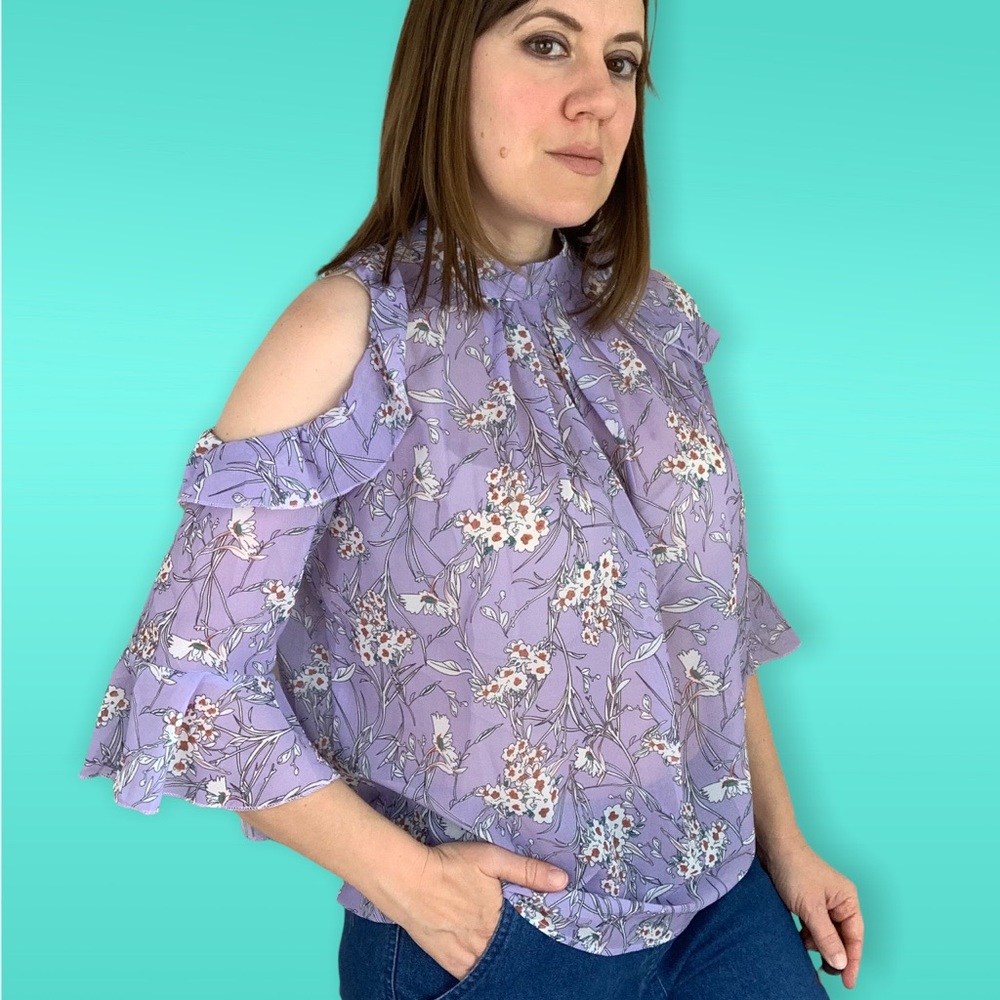 ✨BOGO $8✨
 Floral Open Shoulder Ruffled Blouse Size M NWT